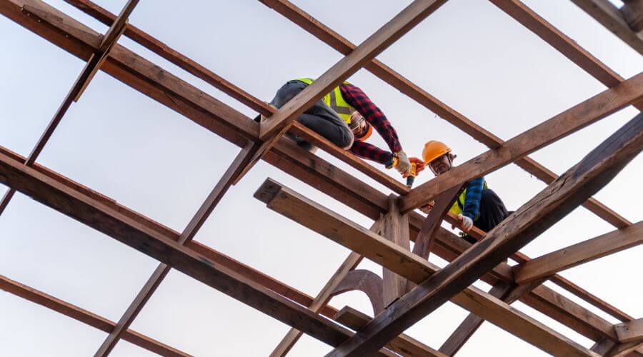 Professional residential roofers in Robins, IA